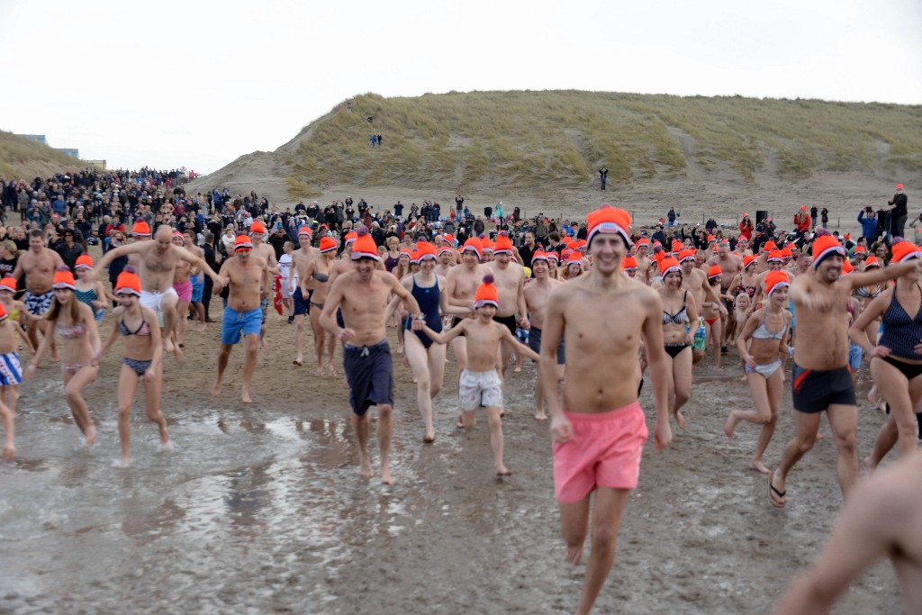 ../Images/Nieuwjaarsduik Nederzandt 2016 051.jpg